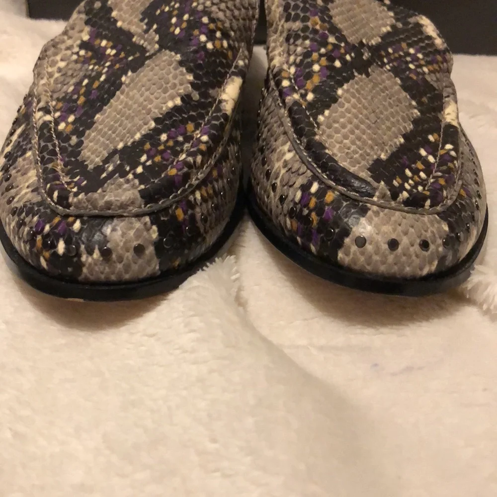 Vince Camuto Leather Snake Print Loafer. New w/ Box Mulberry, Ochre, Blk, & Wt. - Picture 3 of 10